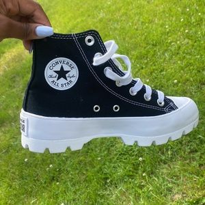 Converse Lugged Chuck Taylor 🖤🤍 ONLY WORN ONCE ‼️